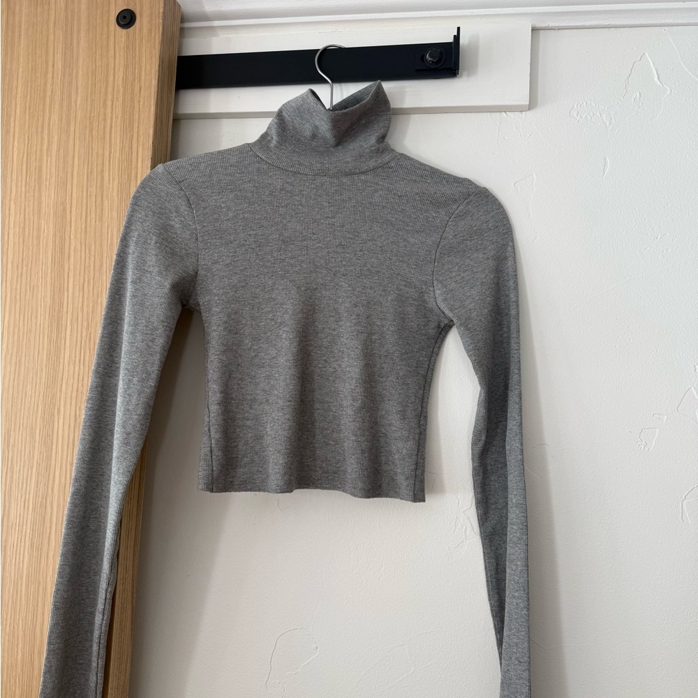 Eterne Charcoal Gray Crop Turtleneck - Picture 2 of 3
